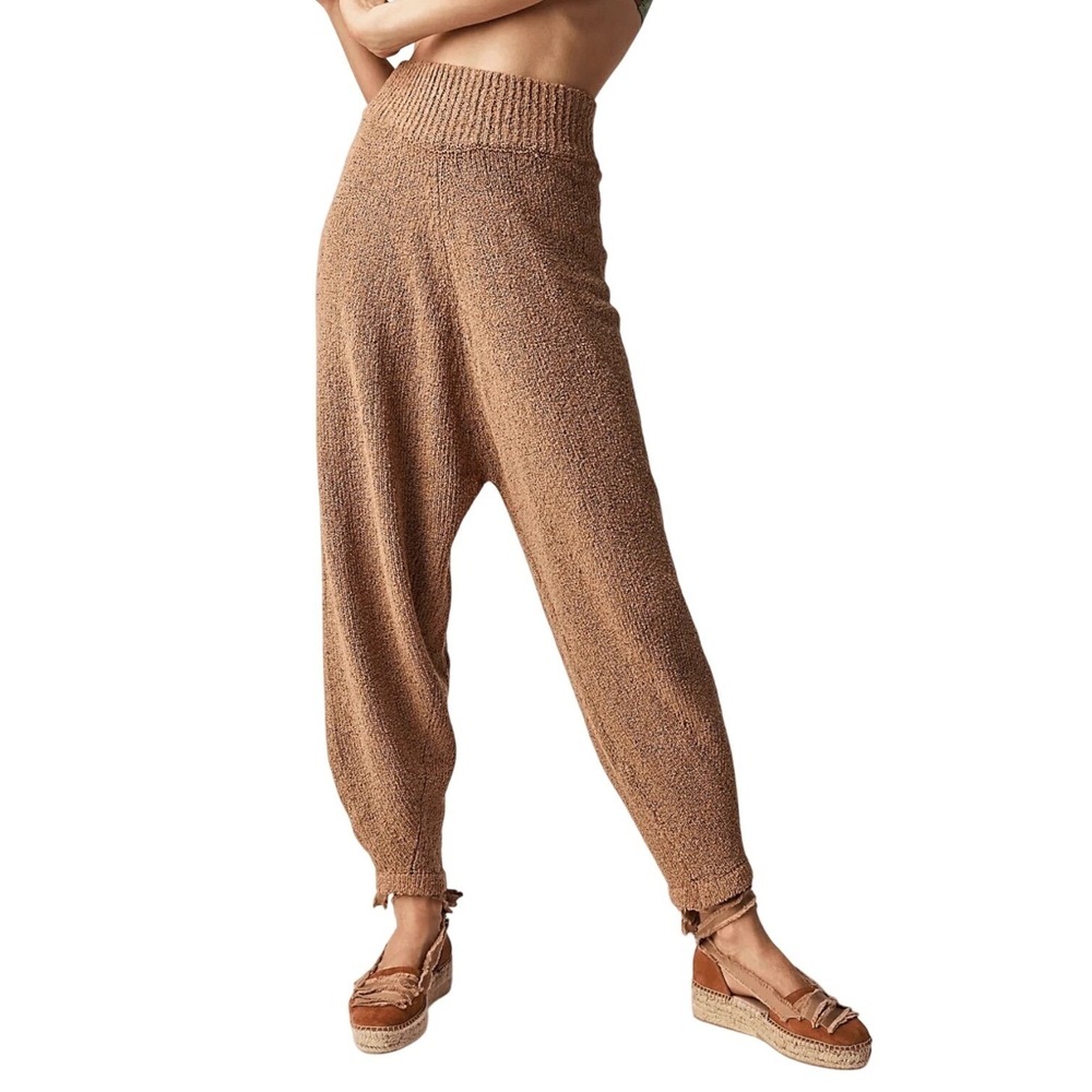 Free People x Zulu & Zephyr
Almond Cotton Blend Knit Sweater
Pants Size 10
